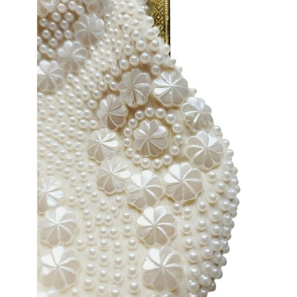 Vintage Cream Colored Pearlized Wrist Evening/Wedding Bag - Picture 11 of 12